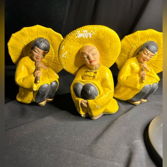 VTG MCM Chalkware set of 3 Asian figurines. Light surface damage on all 3. - Picture 7 of 9